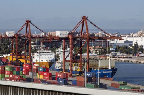 Instalaciones-Puerto-Sevilla_1214289409_80224575_667x375 copia